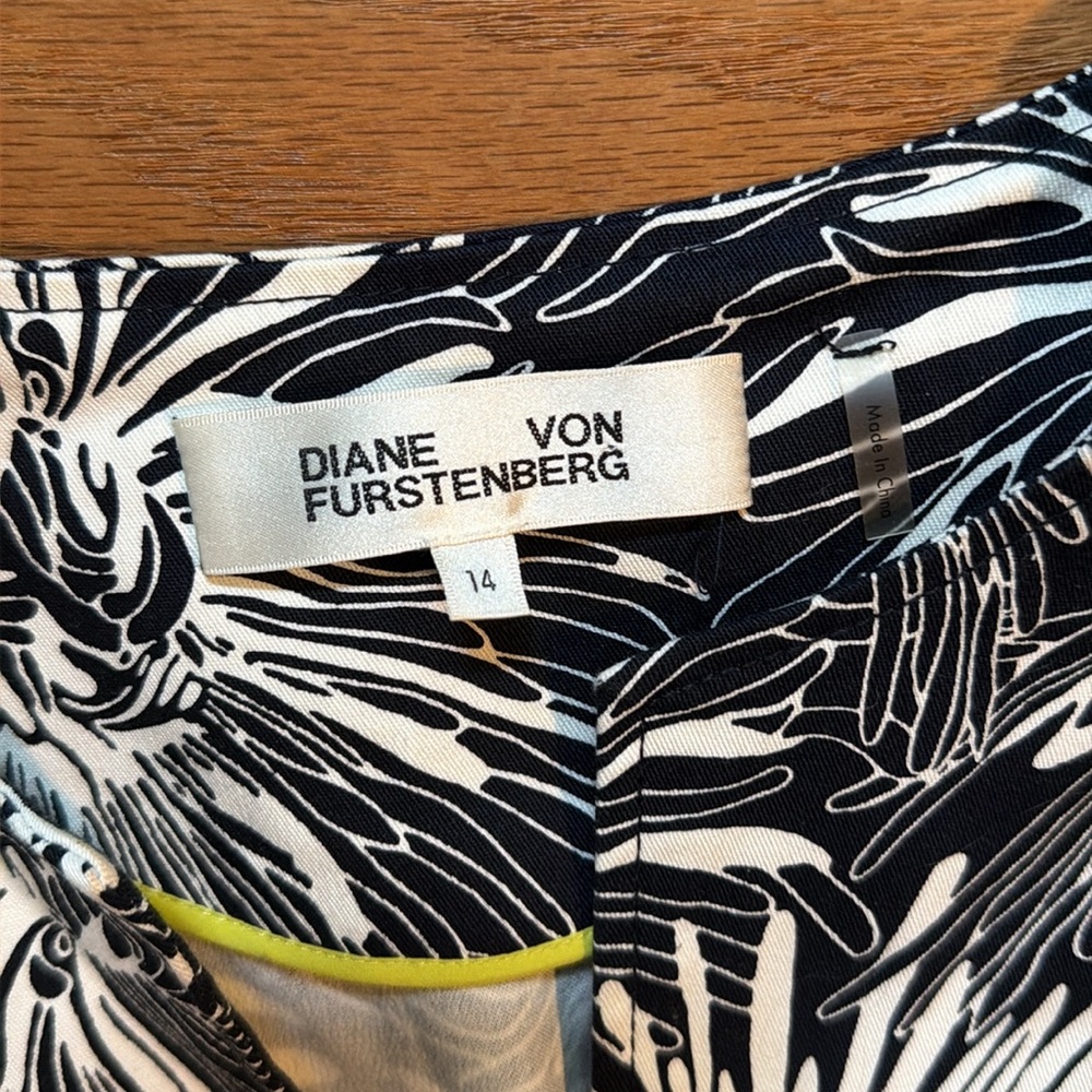 DVF black and white floral print zip-front sheath dress - Picture 5 of 8